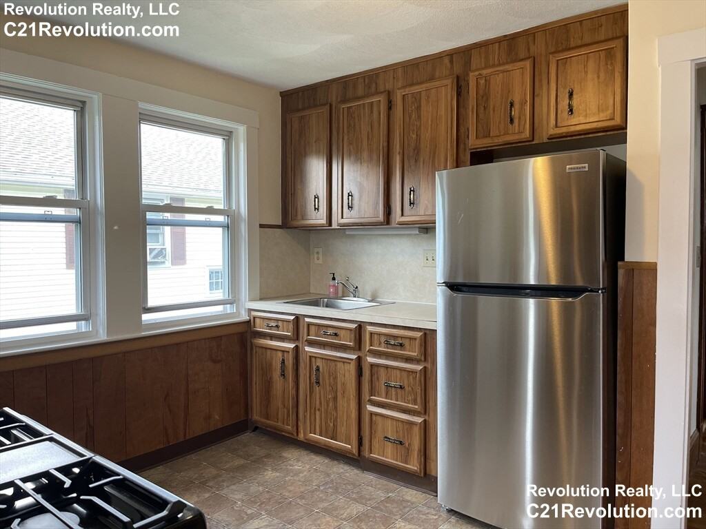 322 Arlington St #1-322 - Photo 2 of 8