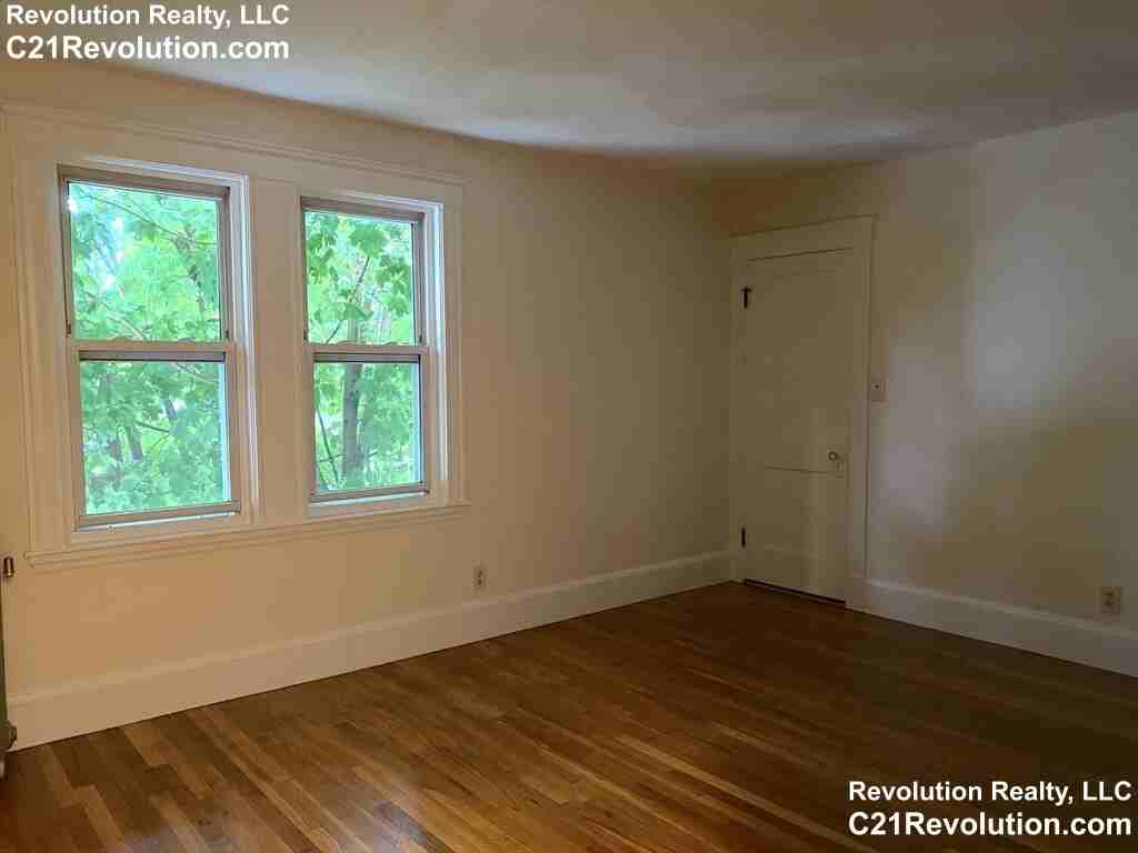 322 Arlington St #1-322 - Photo 3 of 8