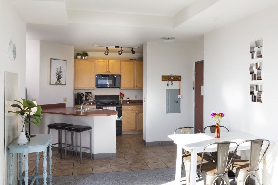 Equinox - Photo 3 of 50