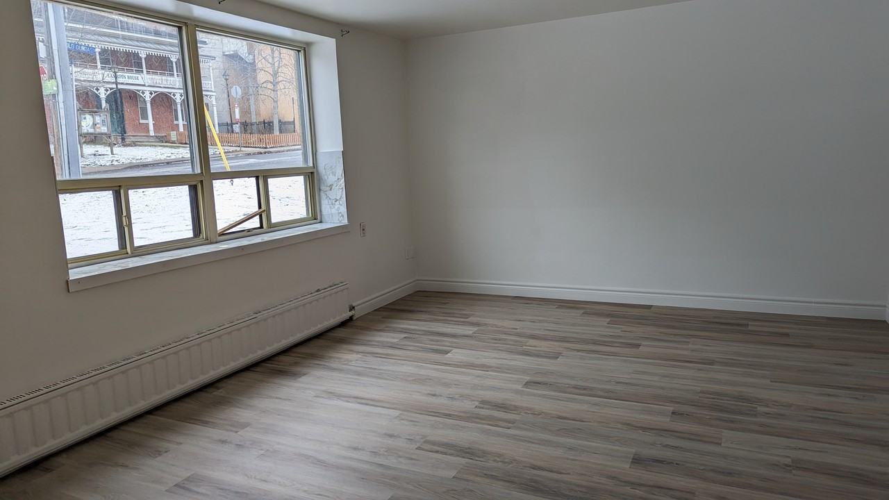 4075 Old Dundas Street - Photo 4 of 9