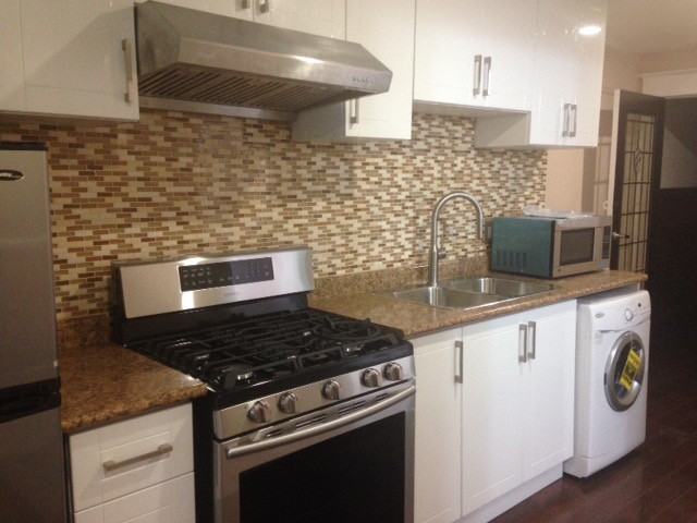 681 Bathurst St - Photo 2 of 8