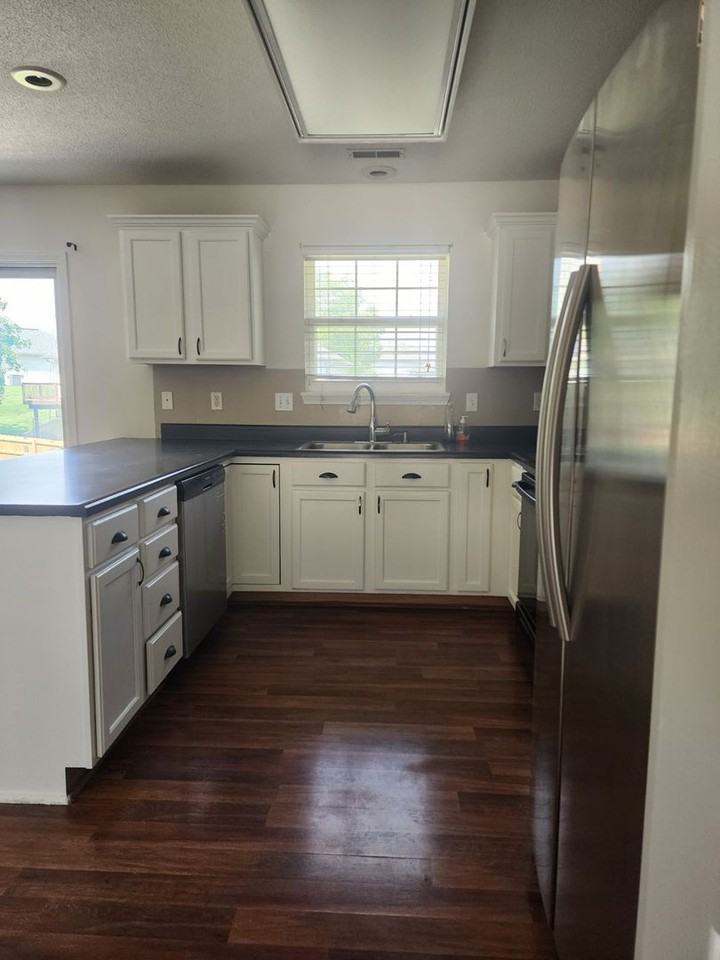 807 Sandy Ct - Photo 4 of 10