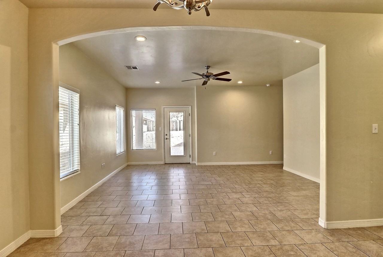 4979 Bosworth Rd - Photo 3 of 27