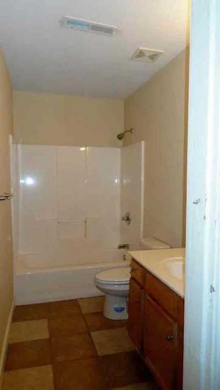 304 N 9th St #1 - Photo 4 of 7