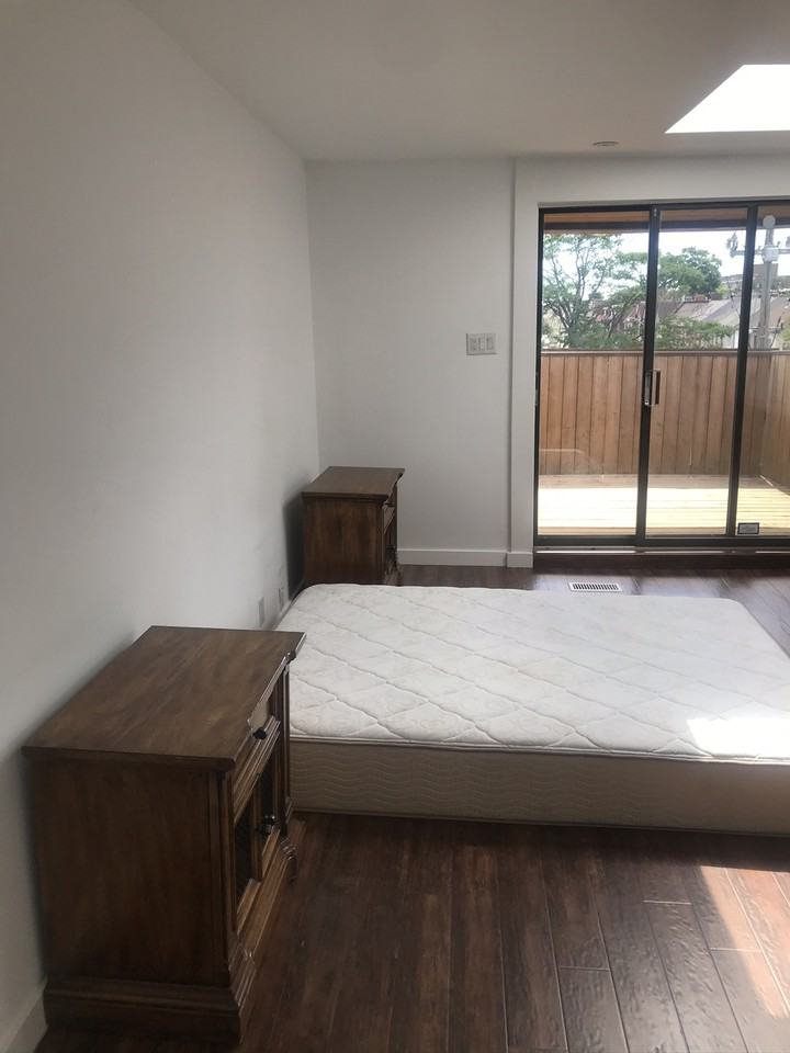 1111 College St - Photo 3 of 13
