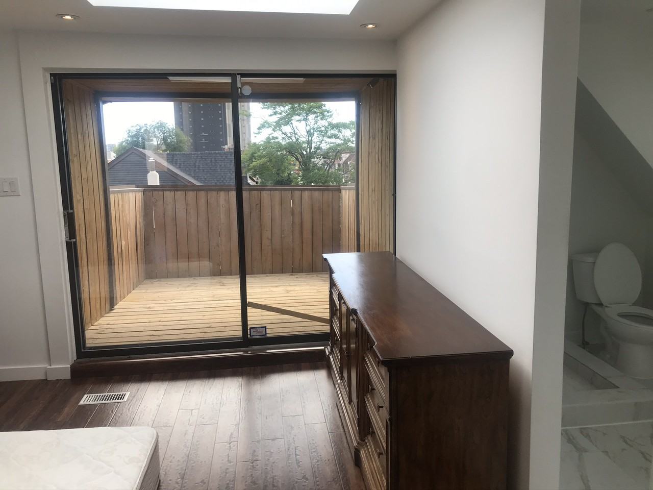 1111 College St - Photo 4 of 13