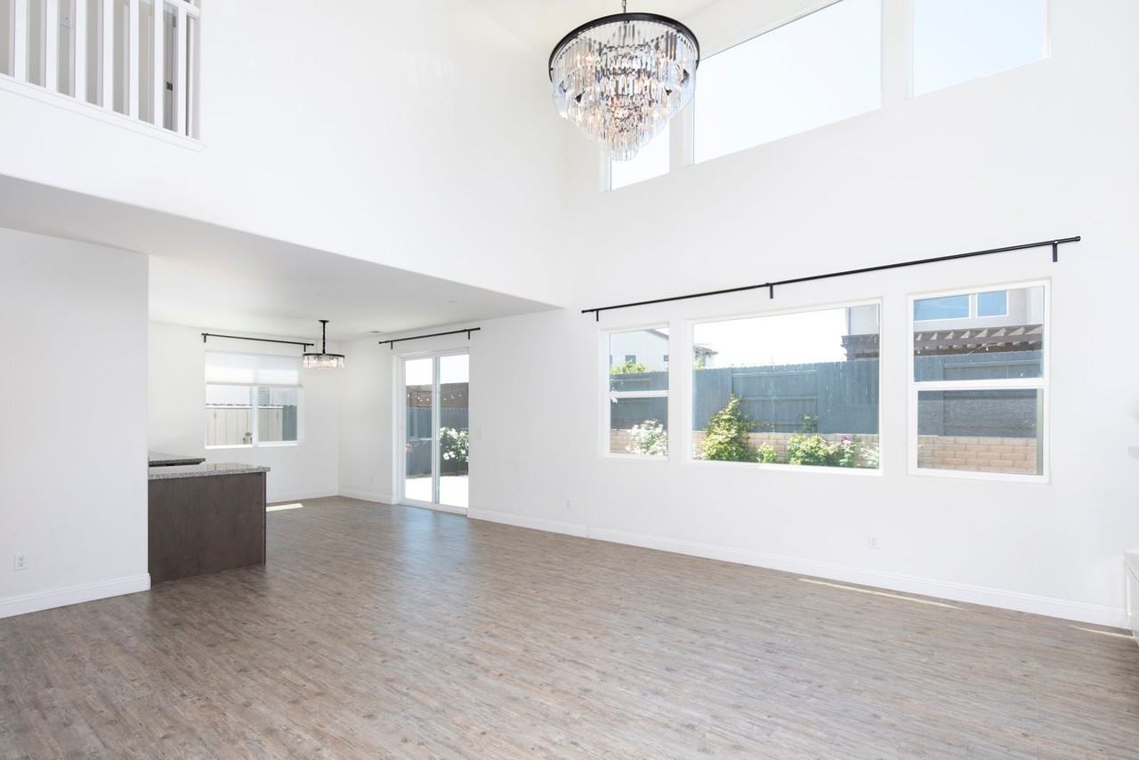 4526 Esperanza Dr - Photo 3 of 50