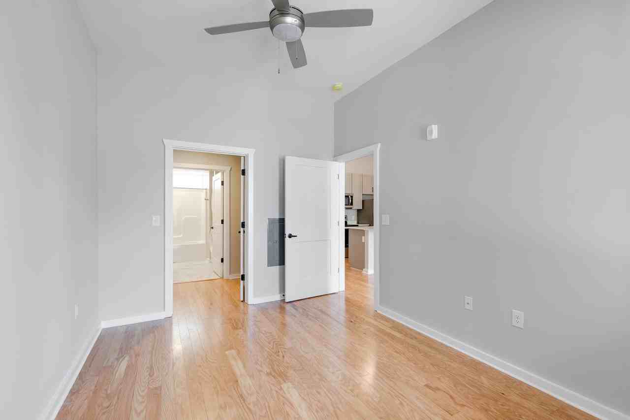 2416 Jefferson Ave - Photo 6 of 32