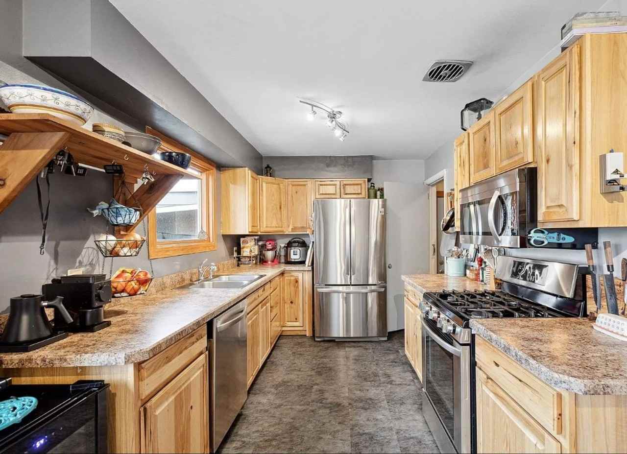 200 Burlington Ave - Photo 4 of 21