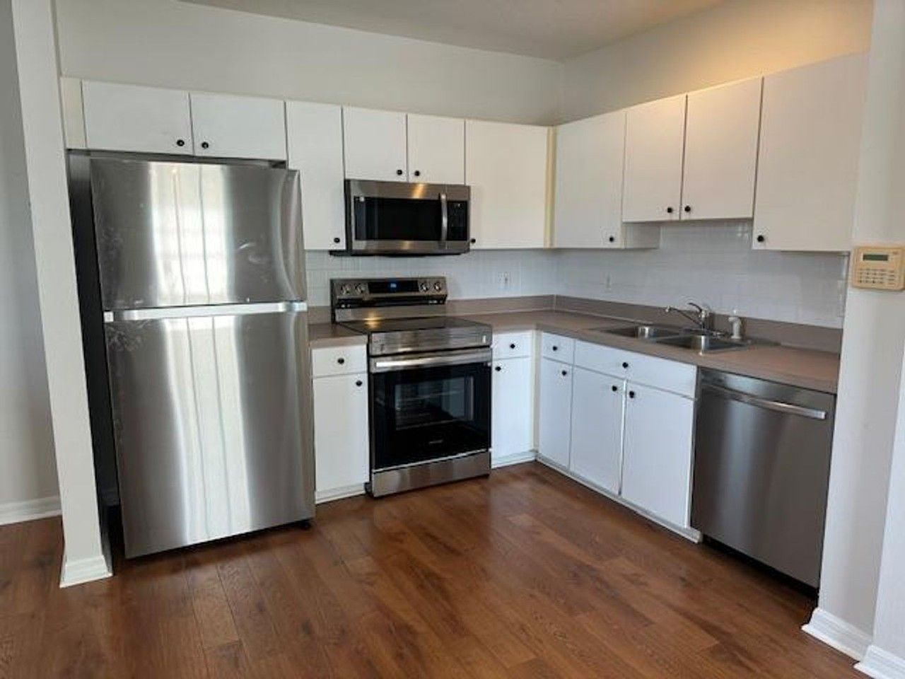 311 Norfolk St - Photo 4 of 12
