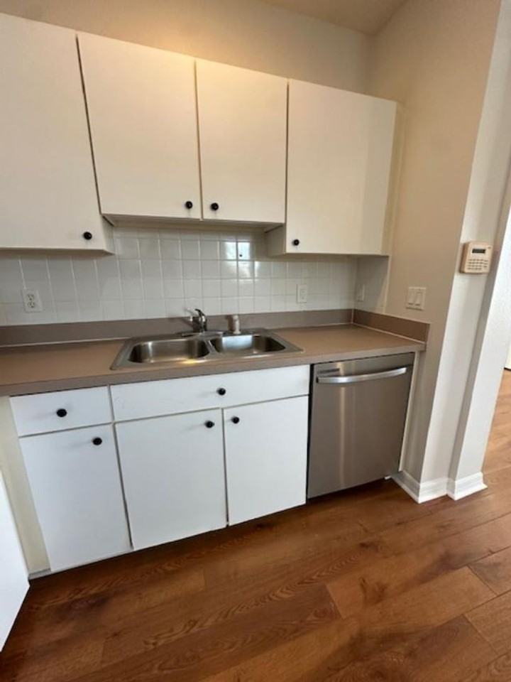 311 Norfolk St - Photo 6 of 12