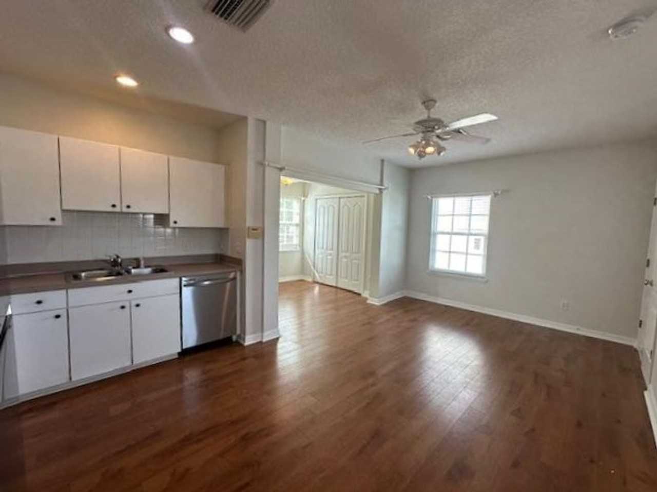 311 Norfolk St - Photo 7 of 12