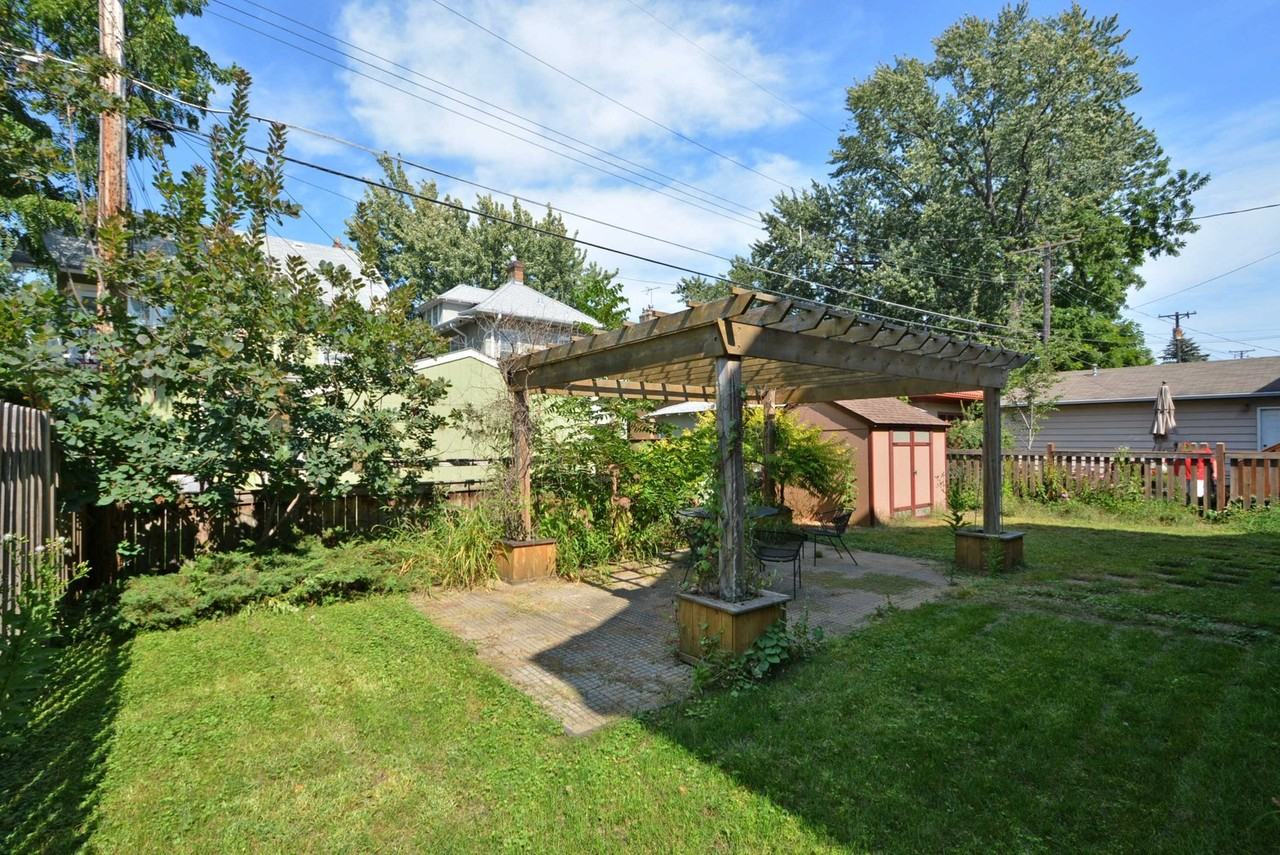 1621 Laurel Ave - Photo 3 of 20