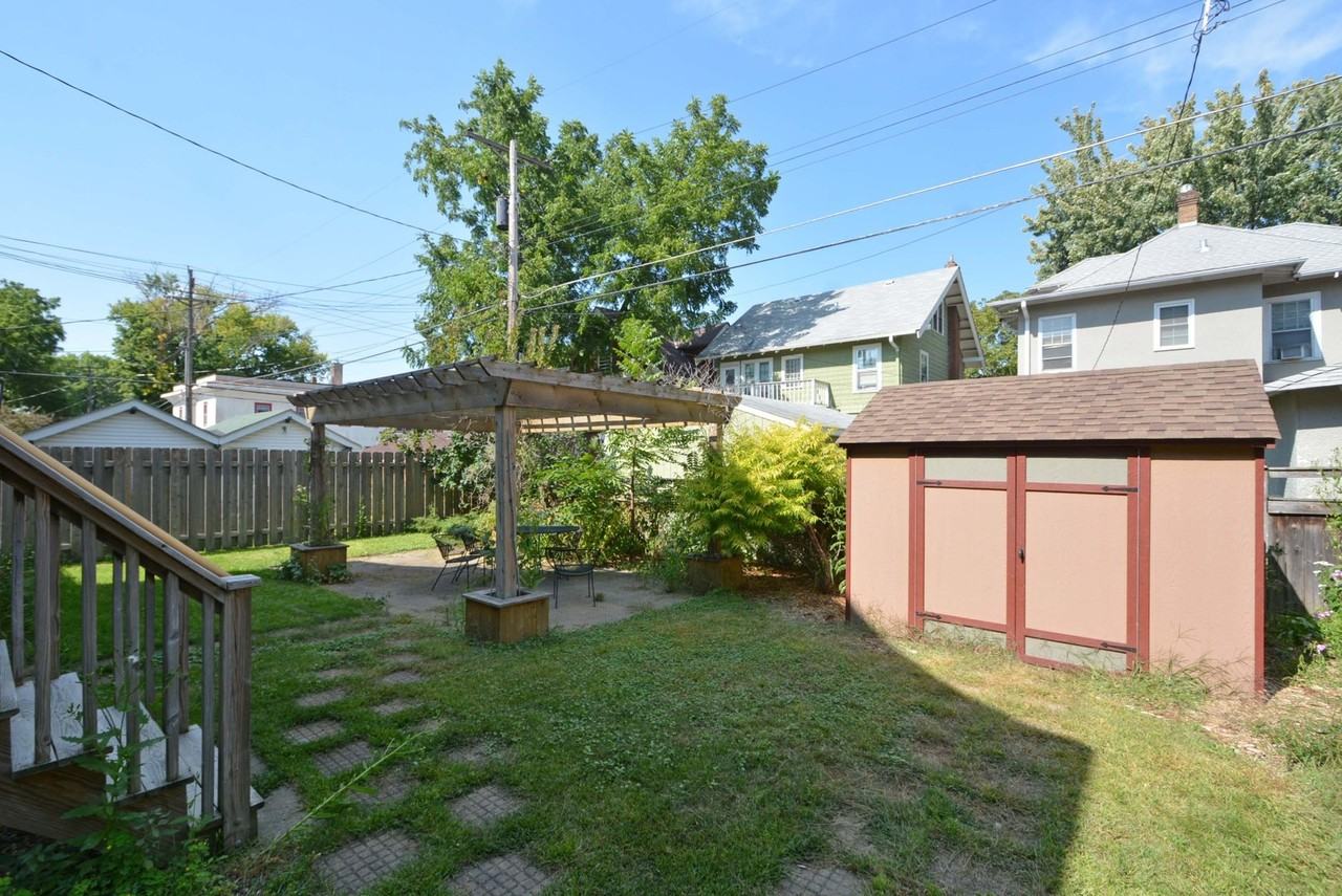 1621 Laurel Ave - Photo 4 of 20