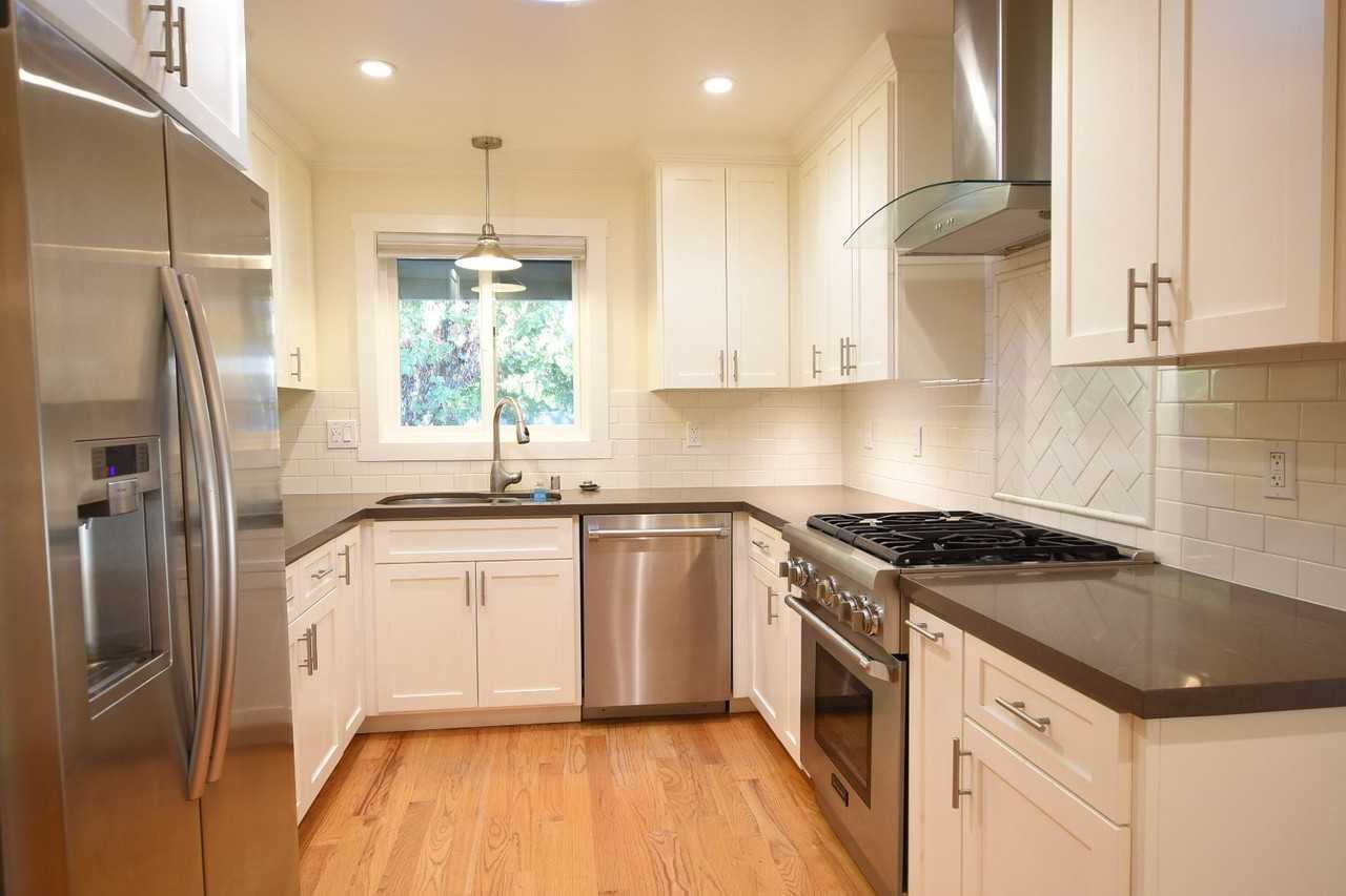 2463 Briarwood Dr - Photo 2 of 15