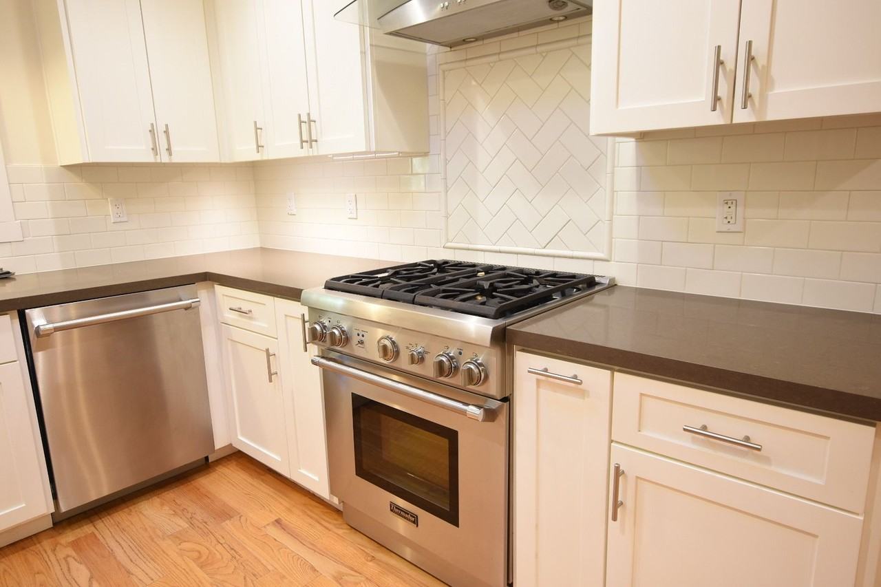 2463 Briarwood Dr - Photo 3 of 15