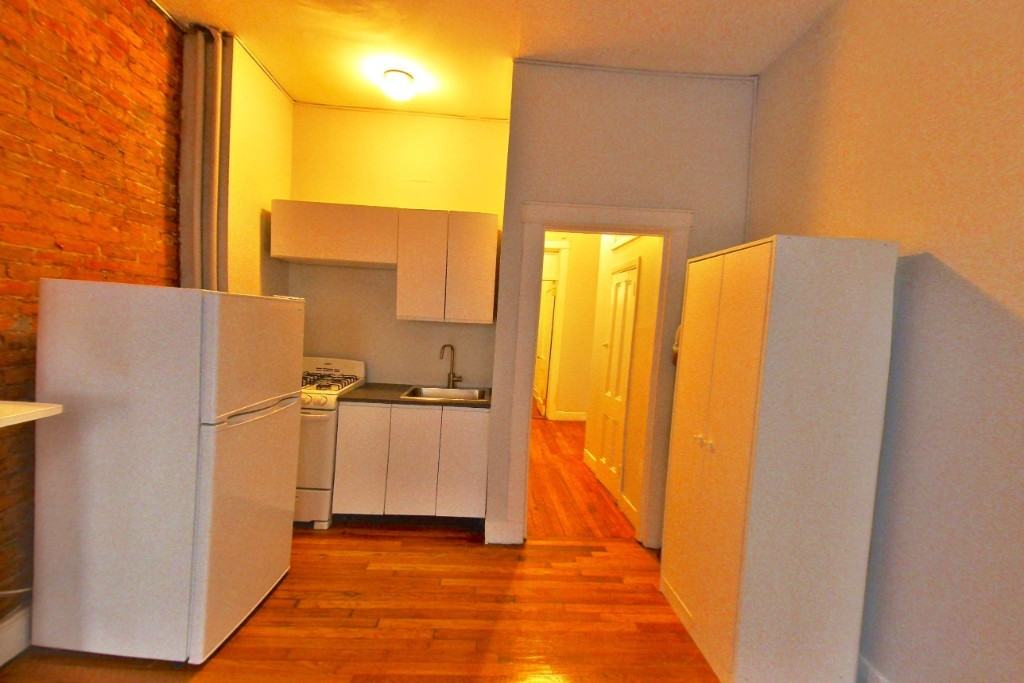 Leroy St #1C - Photo 3 of 4