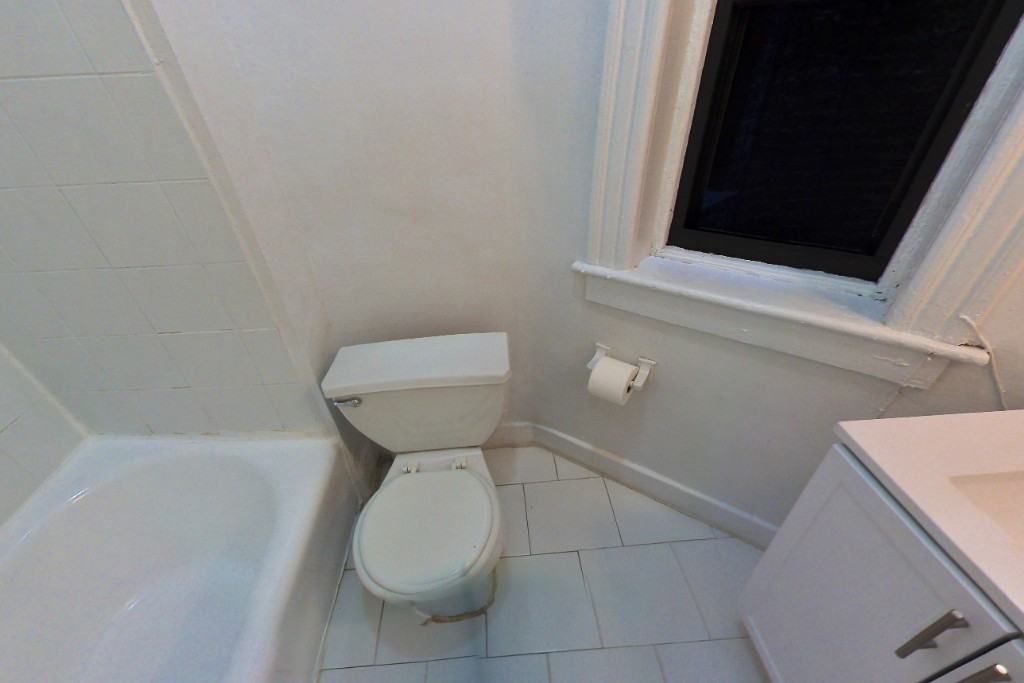 Leroy St #1C - Photo 4 of 4