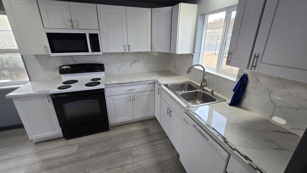 1584 S Adams Dr #84 - Photo 2 of 16
