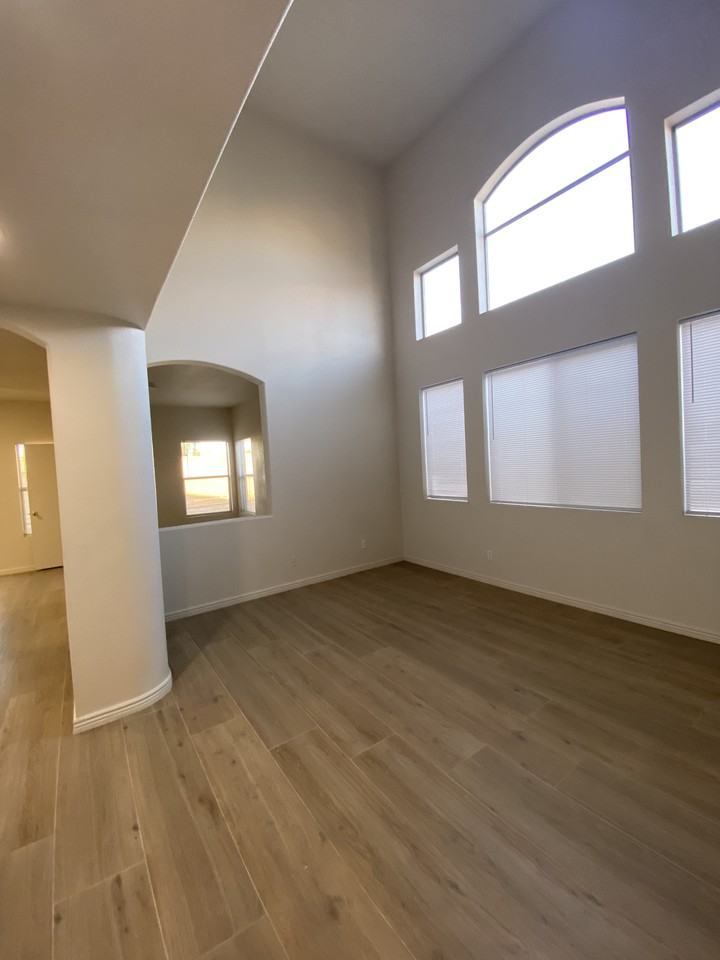 8370 W Melinda Ln #NA - Photo 3 of 26
