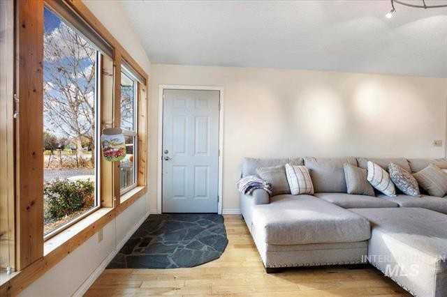 419 E Hagerman Ave #NA - Photo 3 of 16