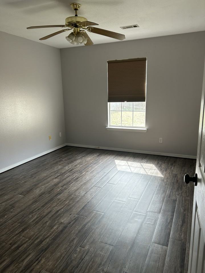 5653 W Fountain St #NA - Photo 4 of 7