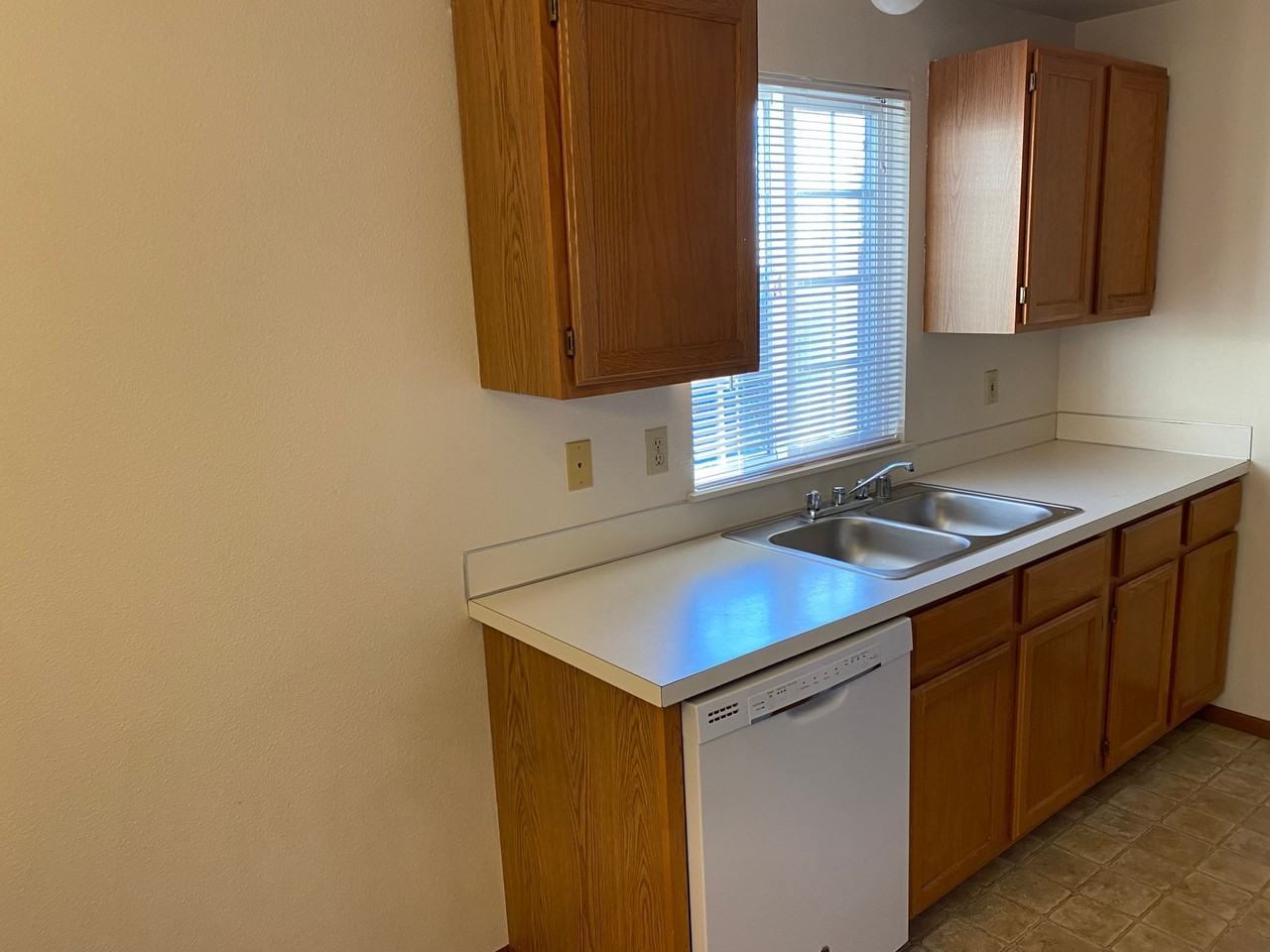 1001 Crestview Lane #D - Photo 2 of 8