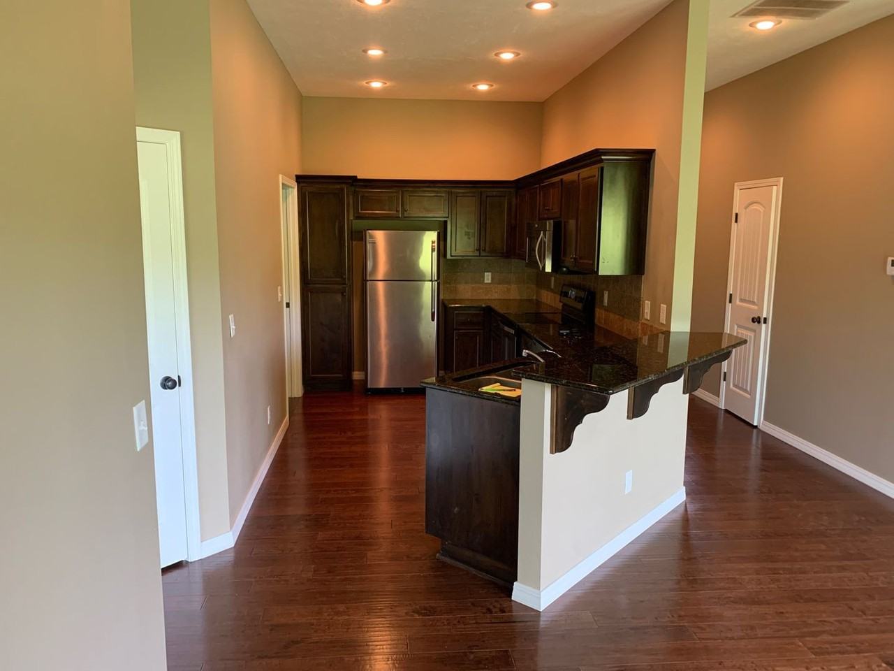 3505 S Juniper Ave - Photo 3 of 11