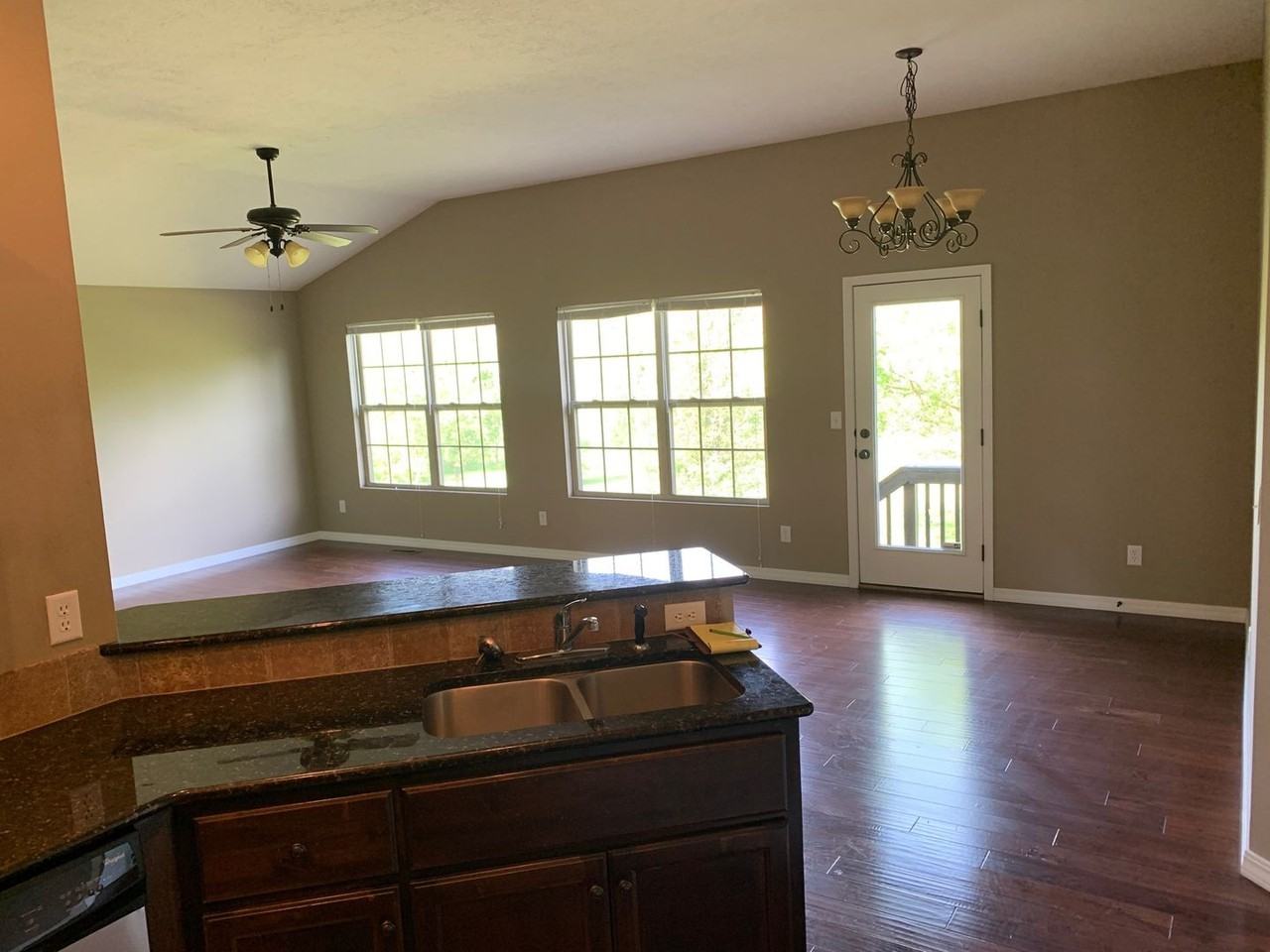 3505 S Juniper Ave - Photo 4 of 11