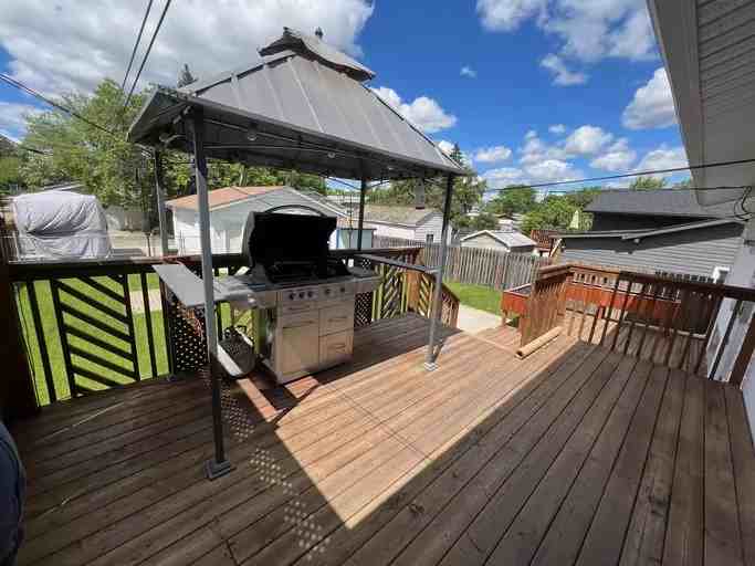 12816 104 St Nw - Photo 3 of 24