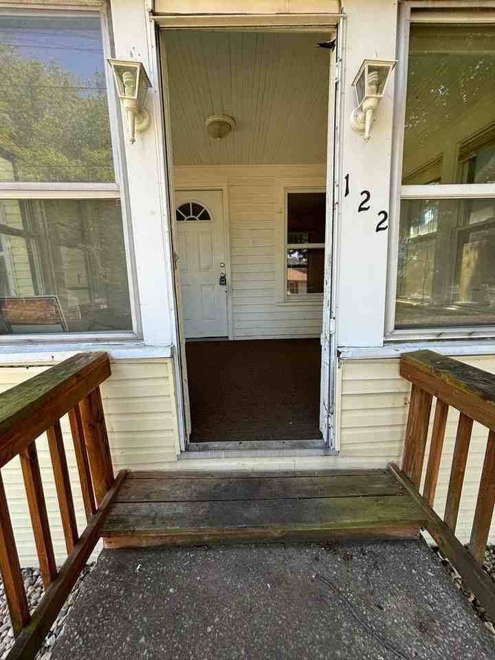 122 E Forest St - Photo 2 of 23