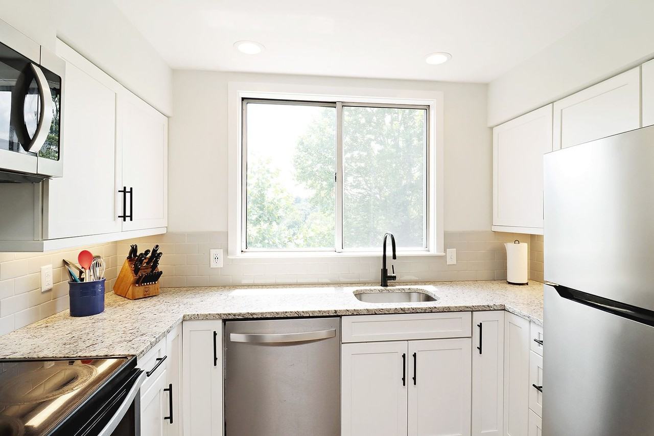 1606 Monticello Ave #C - Photo 3 of 31