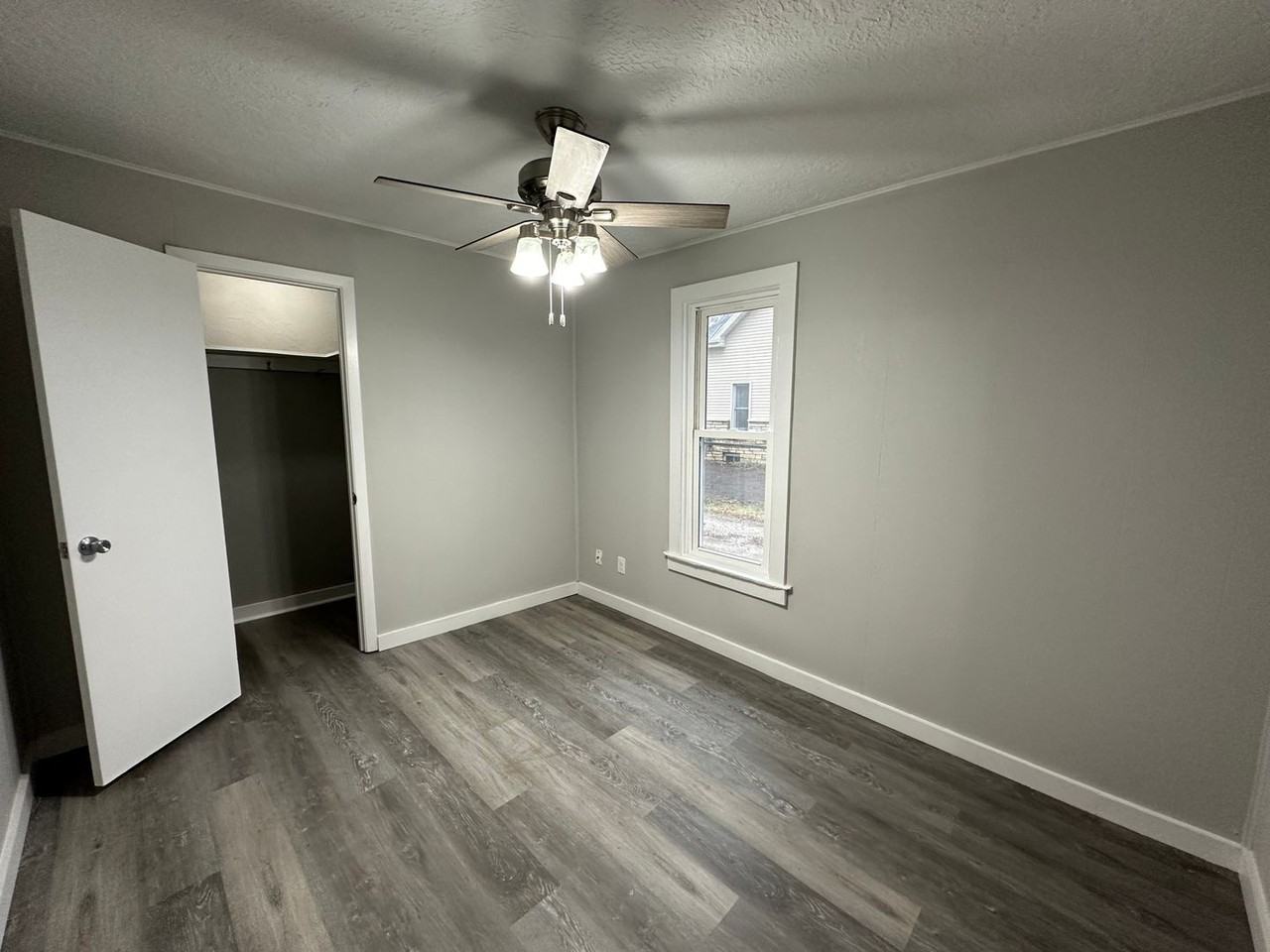 421 5th St - Photo 3 of 18