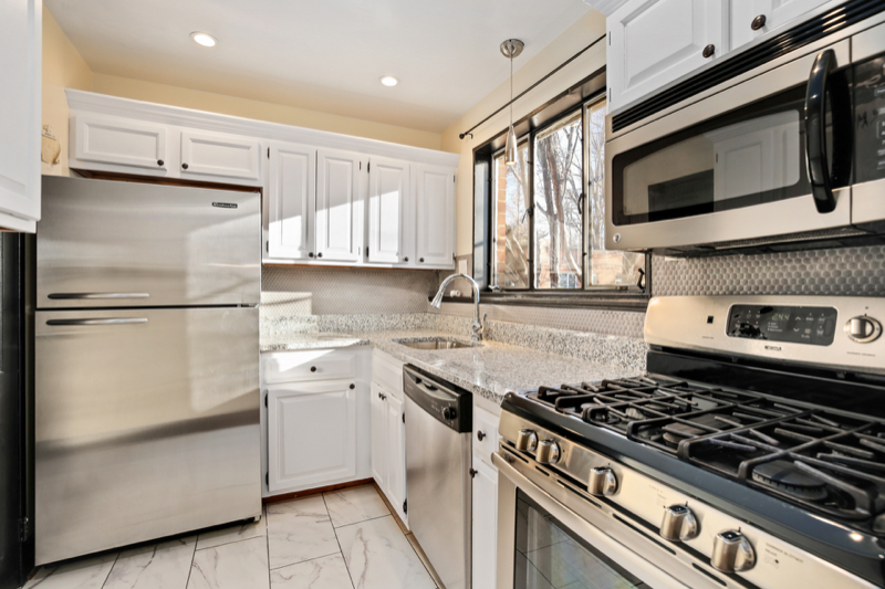 10315 Montrose Avenue - Photo 6 of 21