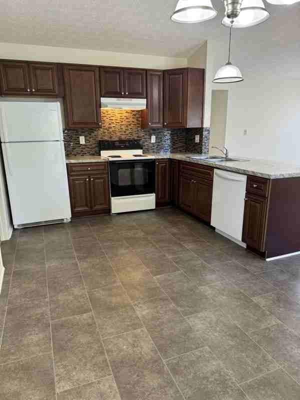 2441 Sawbury Blvd - Photo 2 of 13