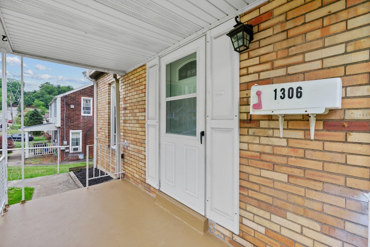 1306 Walnut St #1 - Photo 3 of 33