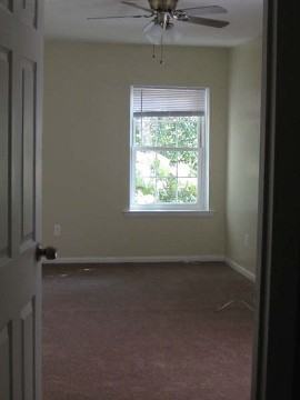 628 W 4th St - Photo 2 of 5