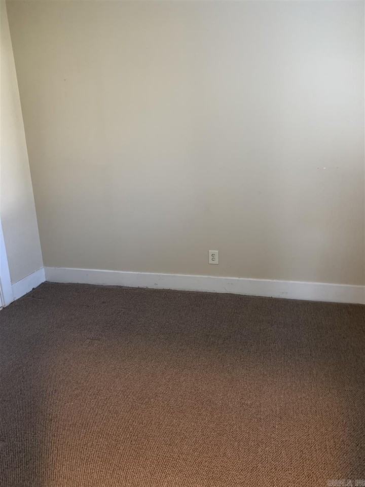 303 Rosetta St - Photo 7 of 9