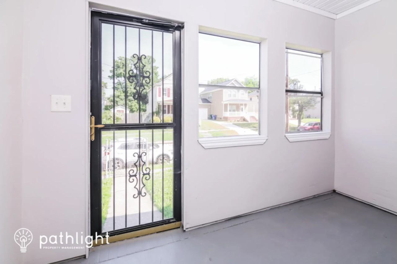 1126 22nd St - Photo 2 of 15