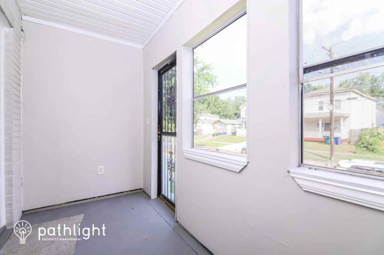 1126 22nd St - Photo 3 of 15