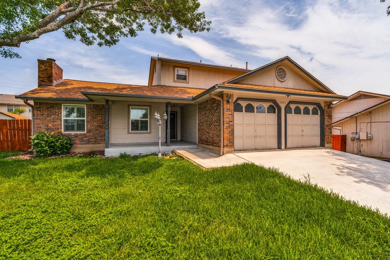 2204 Lancaster Gate Cove - Photo 3 of 25