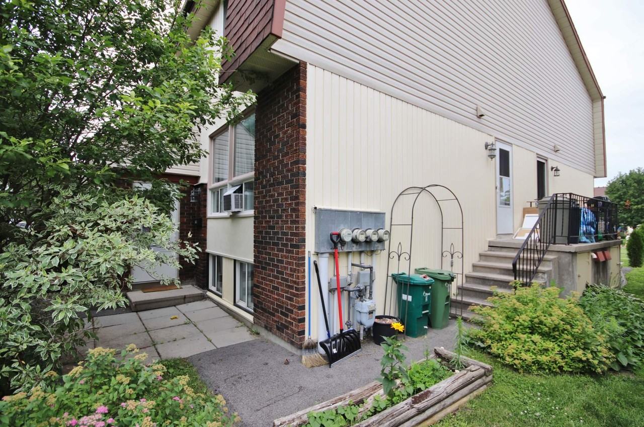 15 Forester Crescent #A, Ottawa, ON K2H 8Y1 3 Bedroom House for $2,275 ...