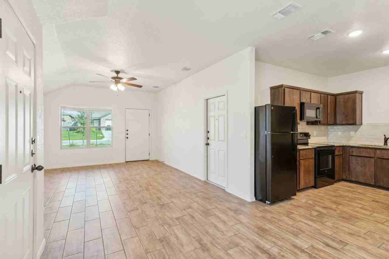 2416 Alterman Dr #B - Photo 2 of 15