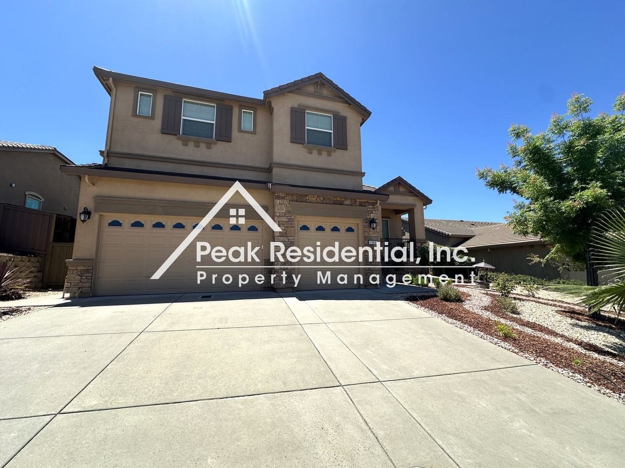 2083 Fenceline Dr - Photo 2 of 35