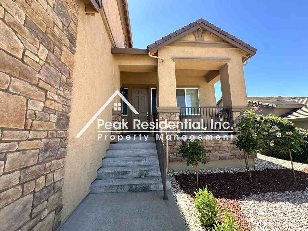 2083 Fenceline Dr - Photo 3 of 35