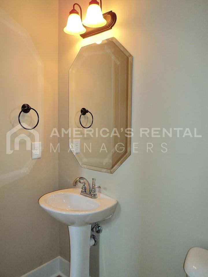 9404 Hoffman Place - Photo 6 of 16