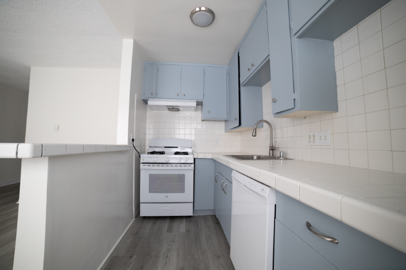 1315 Ocean Park Blvd #5 - Photo 5 of 23