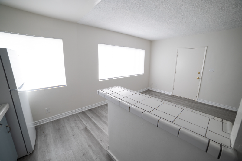 1315 Ocean Park Blvd #5 - Photo 6 of 23