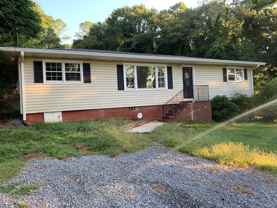 25 Lady Marian Dr Ne - Photo 1 of 1