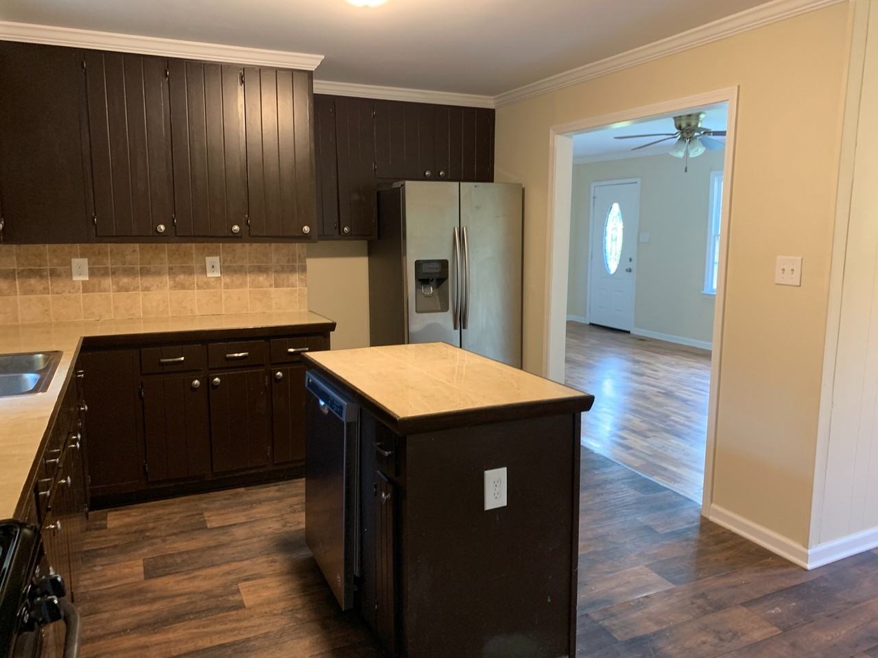 25 Lady Marian Dr Ne - Photo 2 of 10
